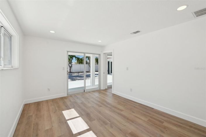 Image No.19-4 Bed Property for sale