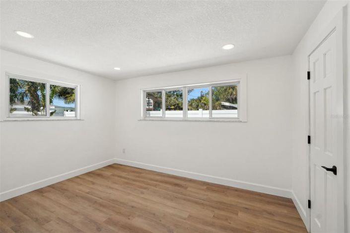 Image No.27-4 Bed Property for sale