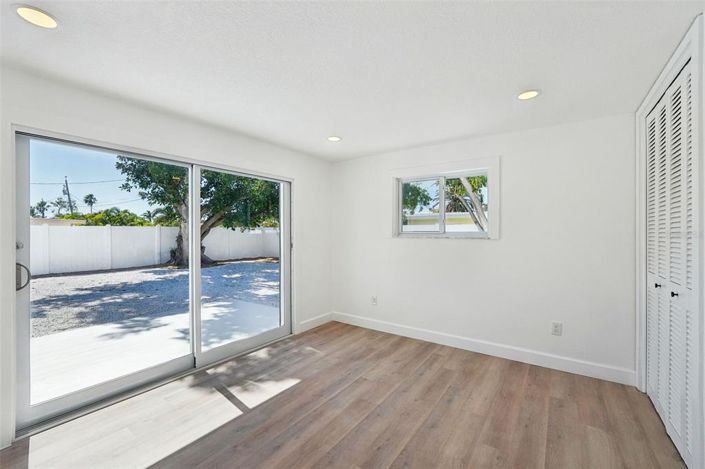 Image No.28-4 Bed Property for sale