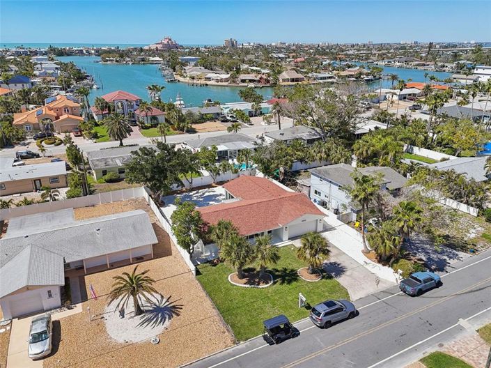 Image No.37-4 Bed Property for sale