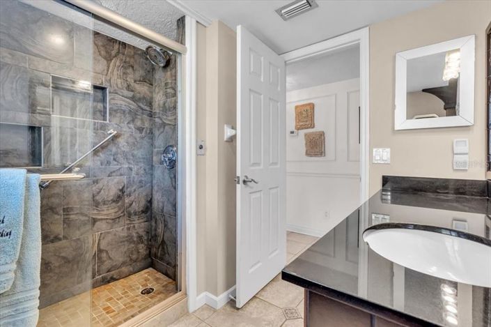 Image No.17-2 Bed Property for sale