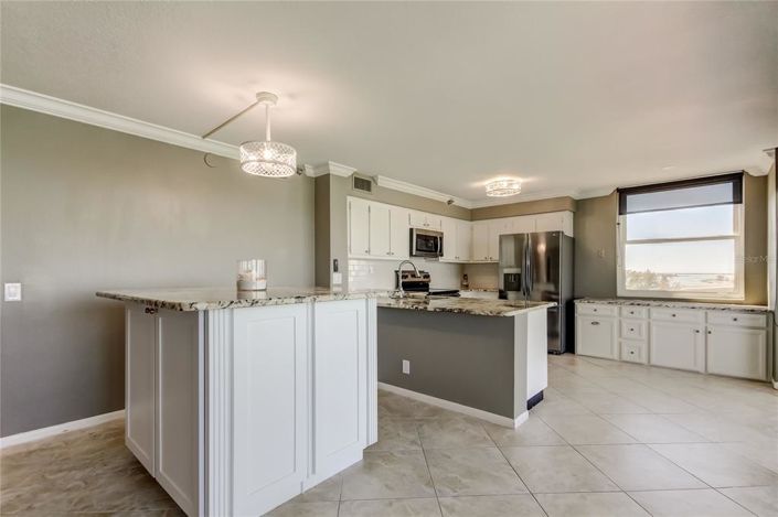 Image No.10-2 Bed Property for sale