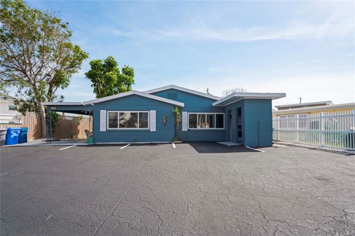 Image No.1-4 Bed Property for sale