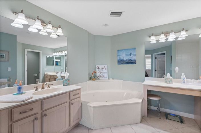 Image No.19-3 Bed Property for sale