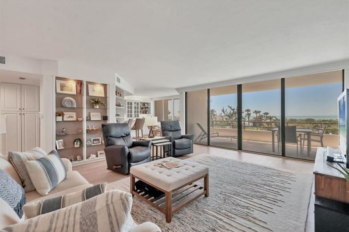 Image No.14-2 Bed Property for sale