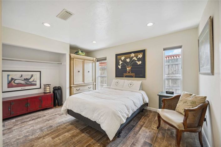 Image No.26-3 Bed Property for sale