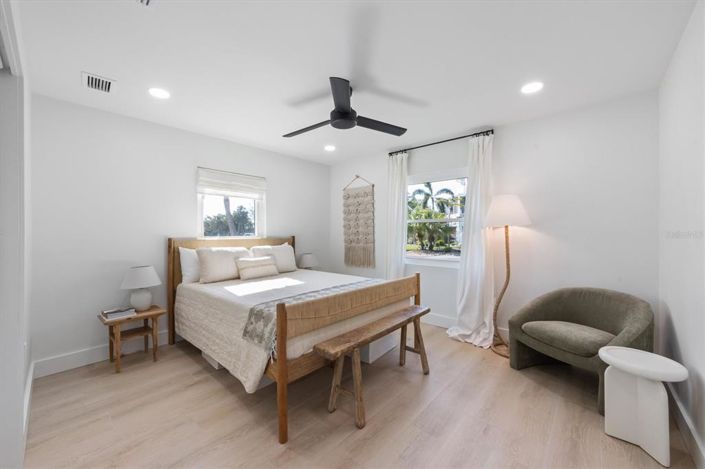 Image No.18-3 Bed Property for sale