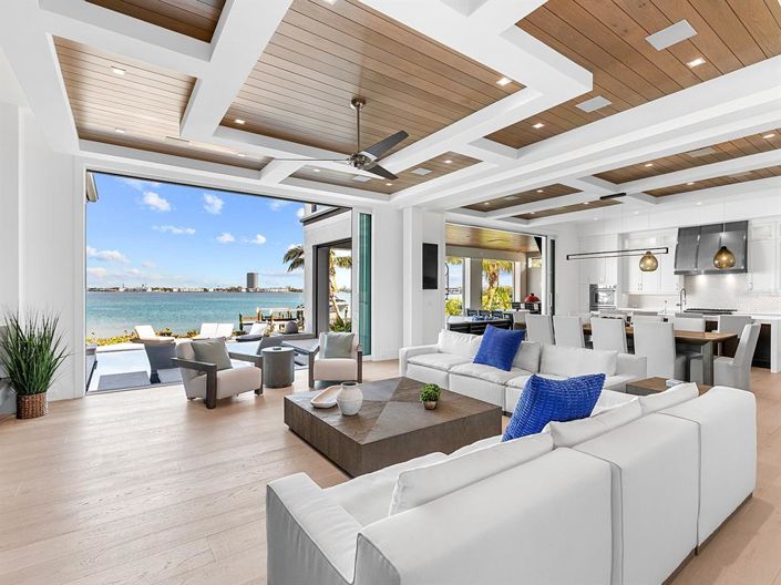 Image No.10-5 Bed Property for sale