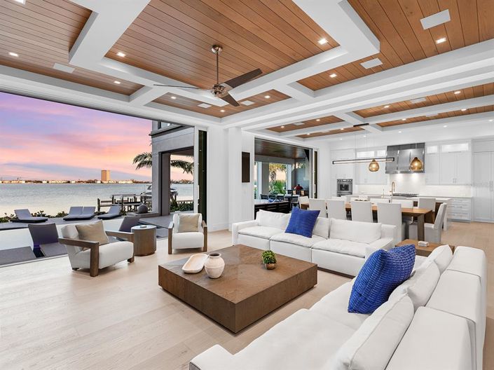 Image No.11-5 Bed Property for sale