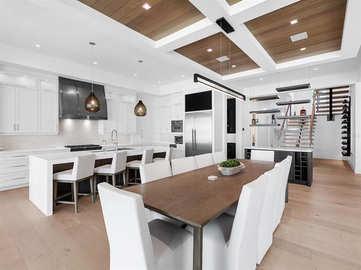 Image No.14-5 Bed Property for sale