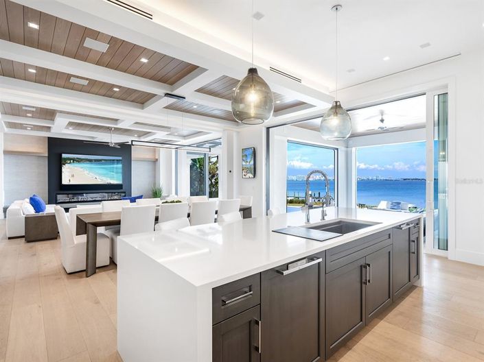 Image No.18-5 Bed Property for sale