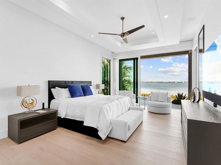 Image No.23-5 Bed Property for sale