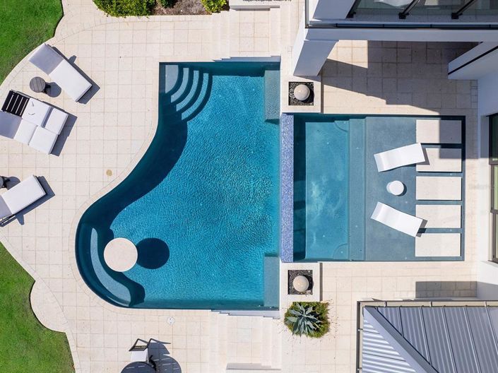 Image No.26-5 Bed Property for sale