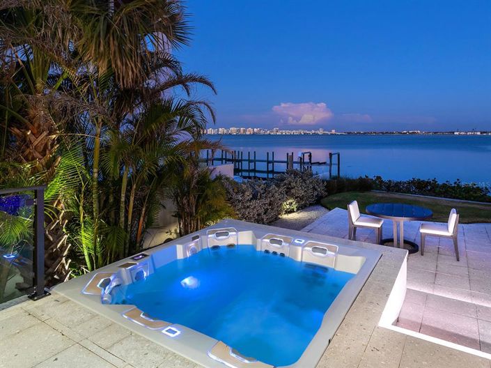 Image No.27-5 Bed Property for sale