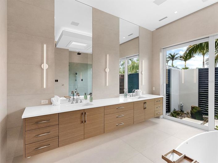 Image No.29-5 Bed Property for sale