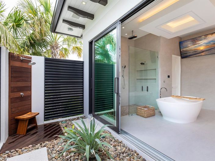 Image No.31-5 Bed Property for sale