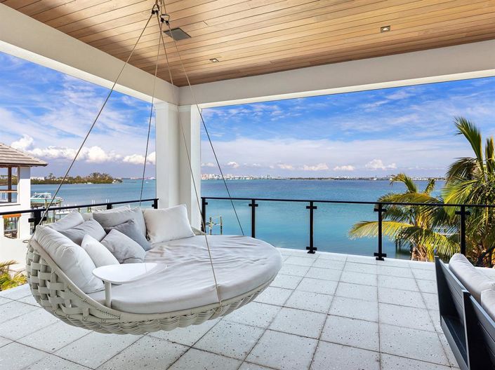 Image No.38-5 Bed Property for sale