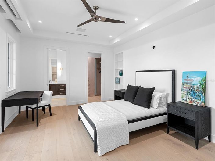 Image No.40-5 Bed Property for sale