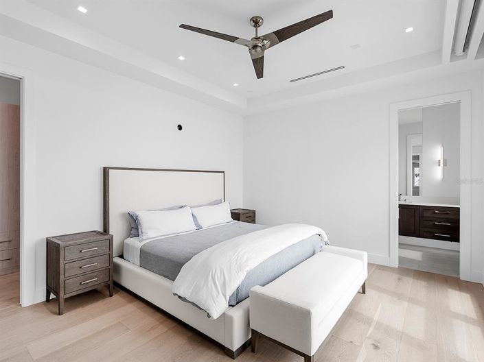 Image No.42-5 Bed Property for sale