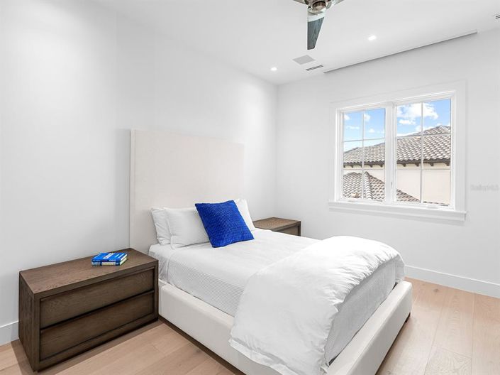 Image No.45-5 Bed Property for sale