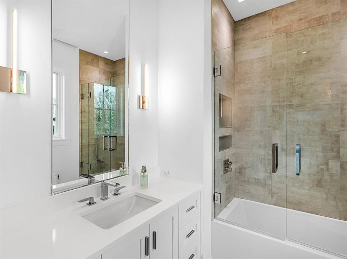 Image No.48-5 Bed Property for sale