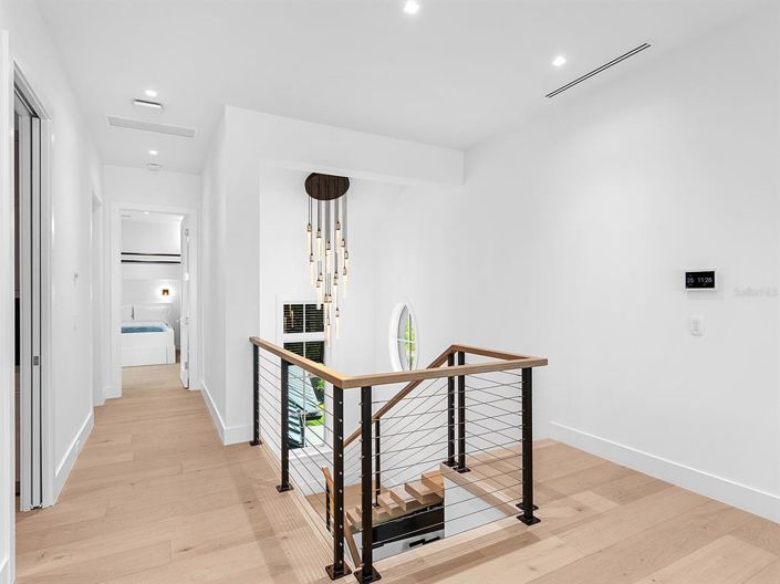 Image No.50-5 Bed Property for sale