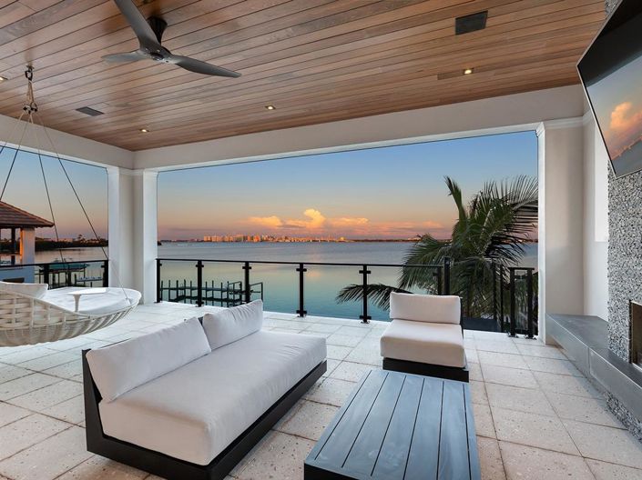 Image No.55-5 Bed Property for sale