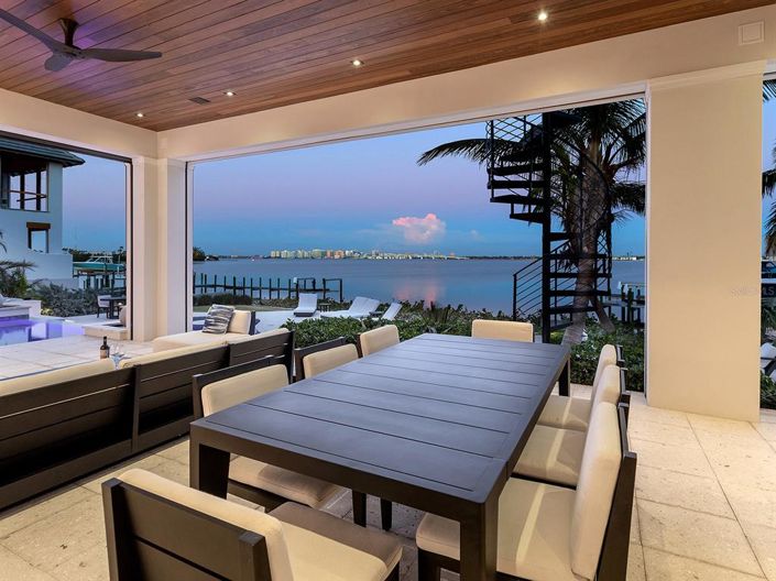 Image No.56-5 Bed Property for sale