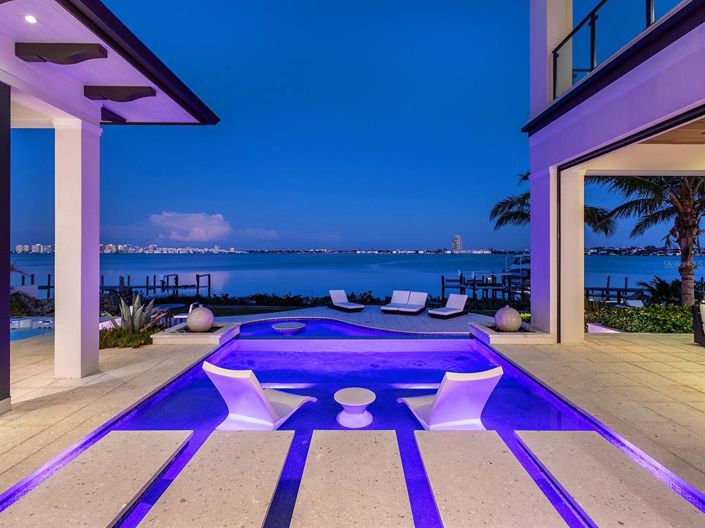 Image No.58-5 Bed Property for sale