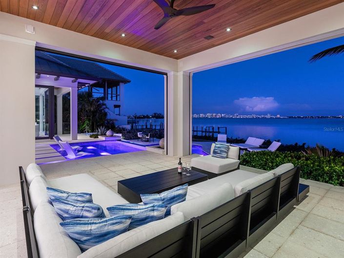 Image No.60-5 Bed Property for sale