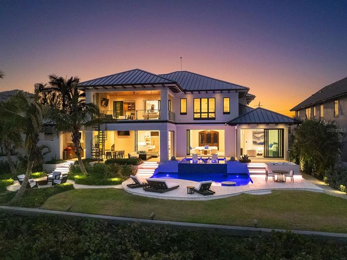 Image No.65-5 Bed Property for sale