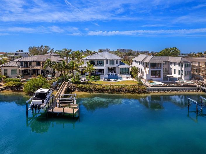 Image No.67-5 Bed Property for sale