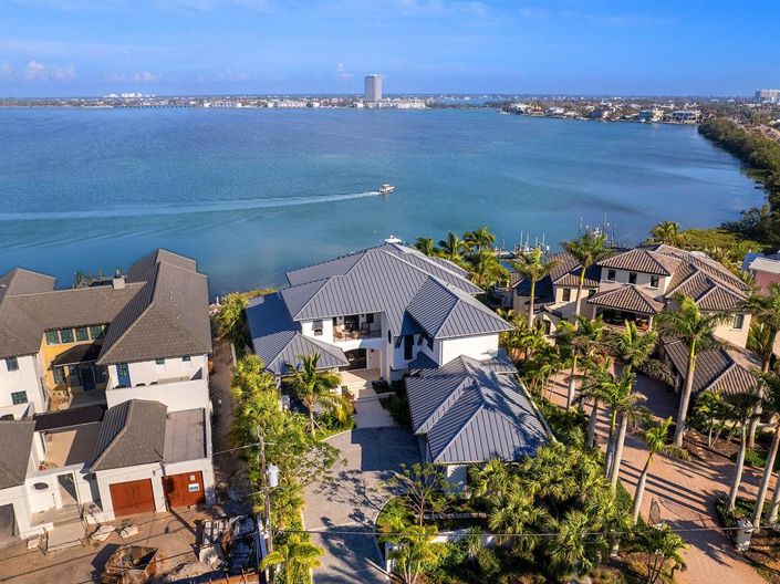 Image No.69-5 Bed Property for sale