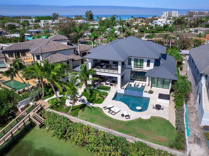 Image No.70-5 Bed Property for sale