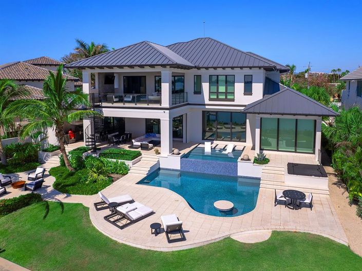 Image No.71-5 Bed Property for sale