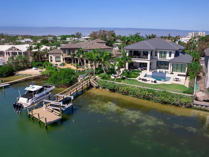 Image No.72-5 Bed Property for sale