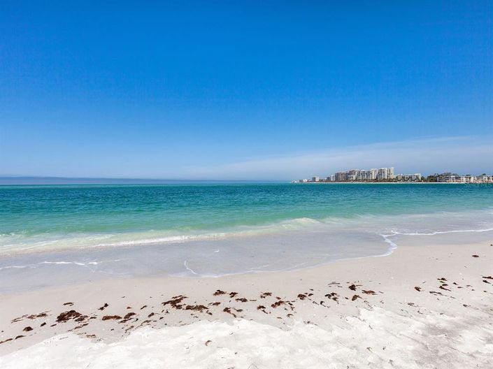 Image No.74-5 Bed Property for sale