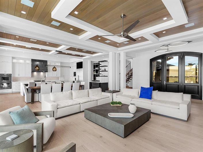 Image No.8-5 Bed Property for sale