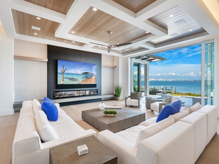 Image No.9-5 Bed Property for sale