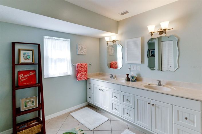 Image No.25-2 Bed Property for sale