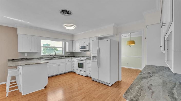 Image No.11-3 Bed Property for sale