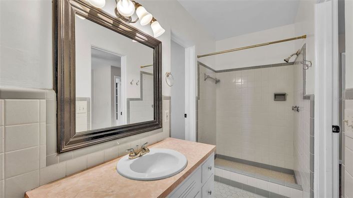 Image No.51-3 Bed Property for sale