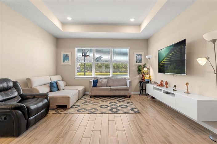 Image No.4-4 Bed Property for sale