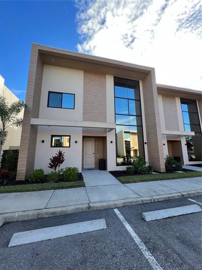 Image No.1-4 Bed Townhouse for sale