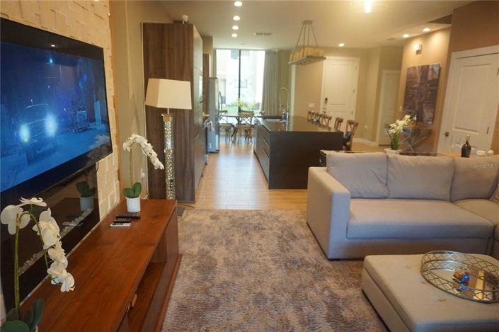 Image No.13-4 Bed Townhouse for sale