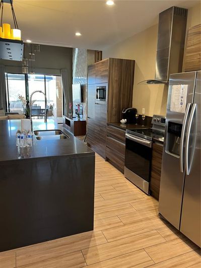 Image No.18-4 Bed Townhouse for sale