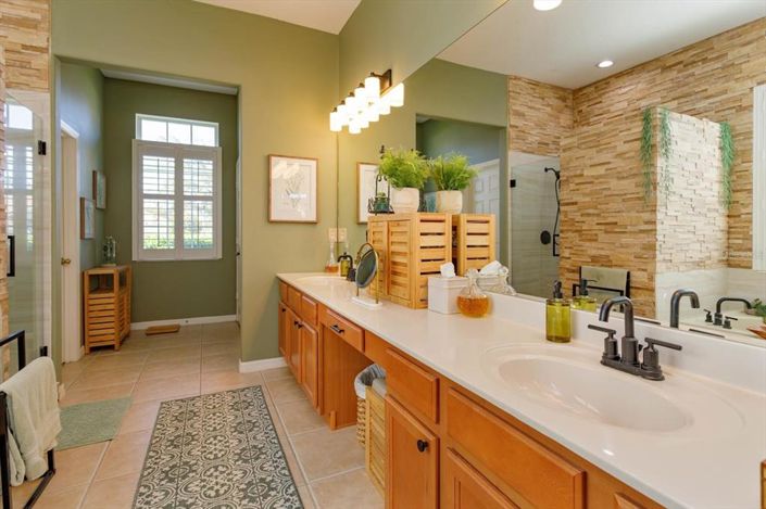 Image No.21-4 Bed Property for sale