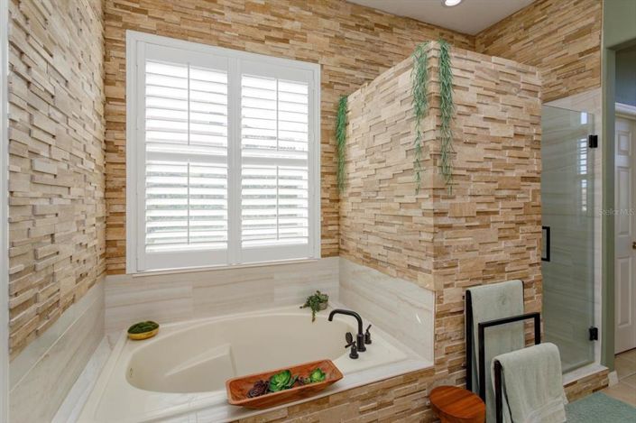 Image No.22-4 Bed Property for sale