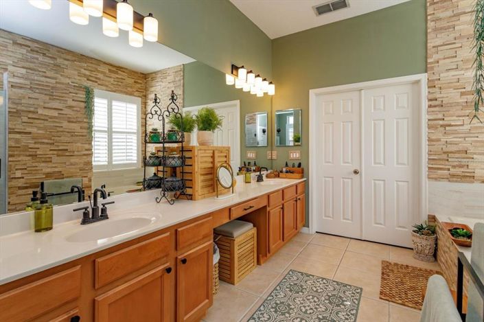 Image No.23-4 Bed Property for sale