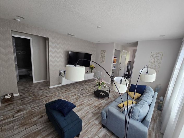 Image No.12-3 Bed Property for sale